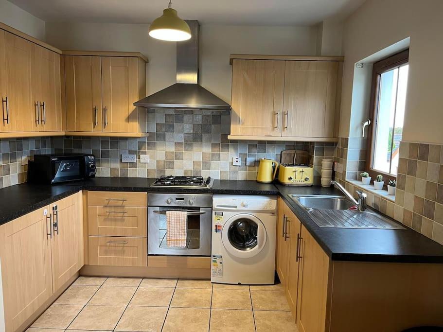 Lovely 2 Bedroom Family Apartment In Newcastle Newcastle  Extérieur photo